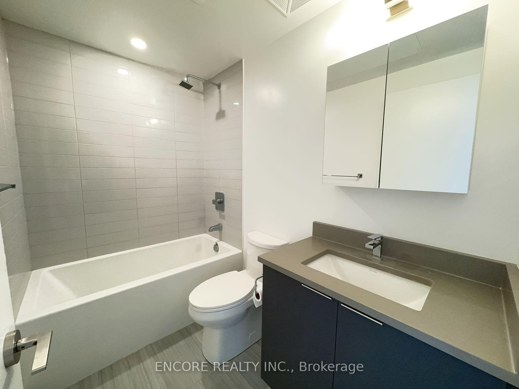 2033 Kennedy Road Unit 806 photo 17