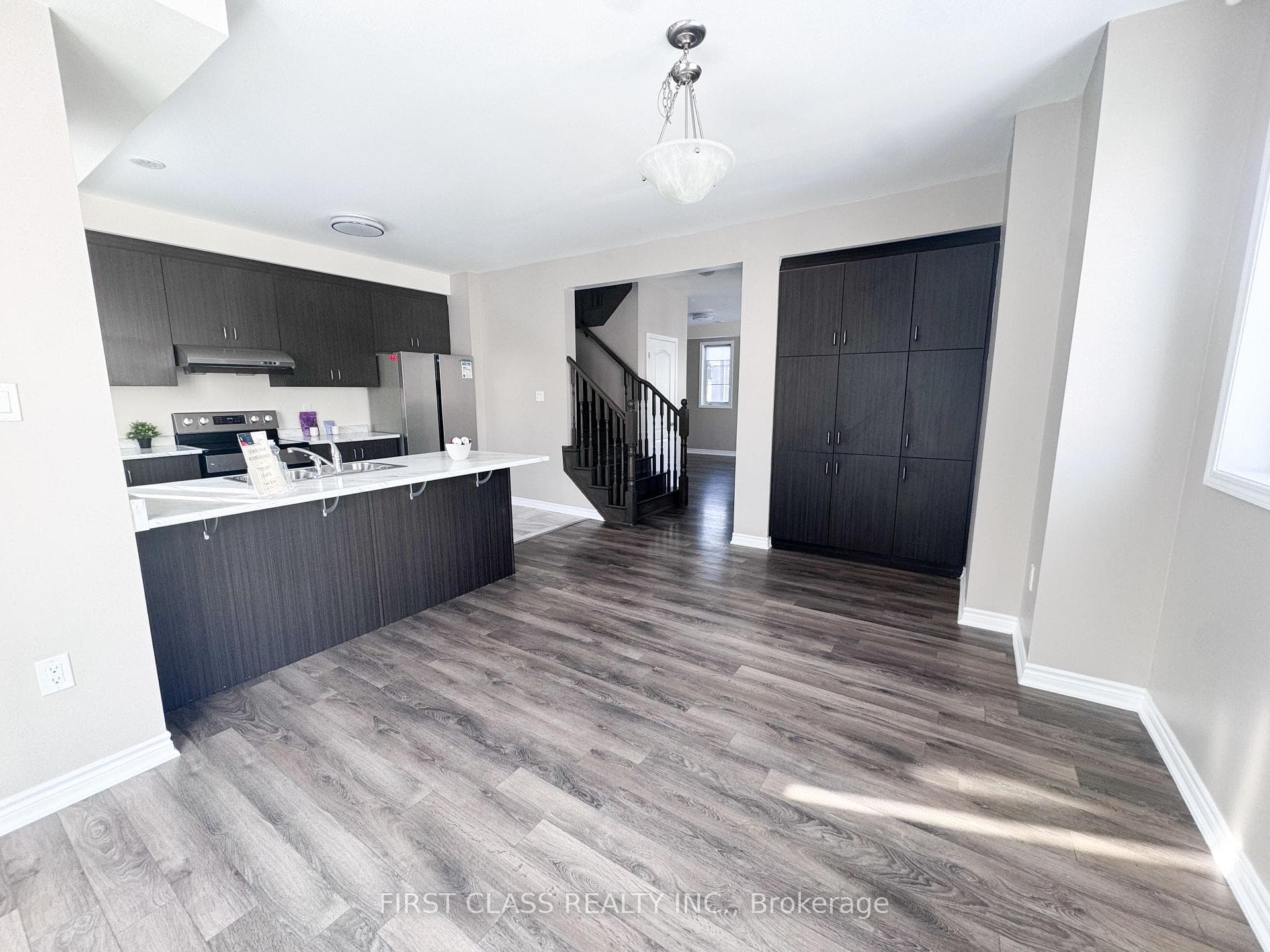 19 Thomas Swanson Street photo 11