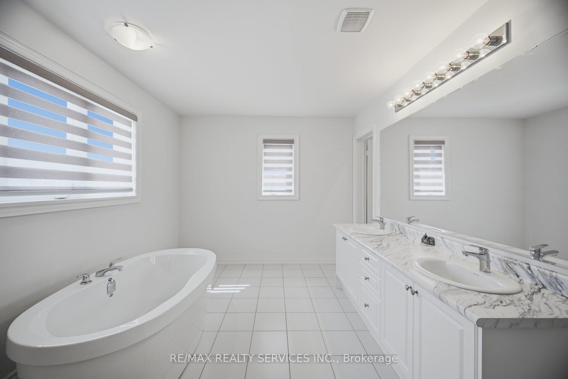 585 Dougall Avenue photo 27