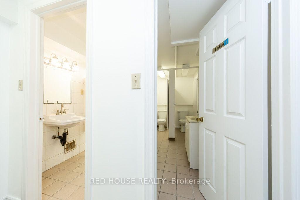658 Vaughan Road photo 33
