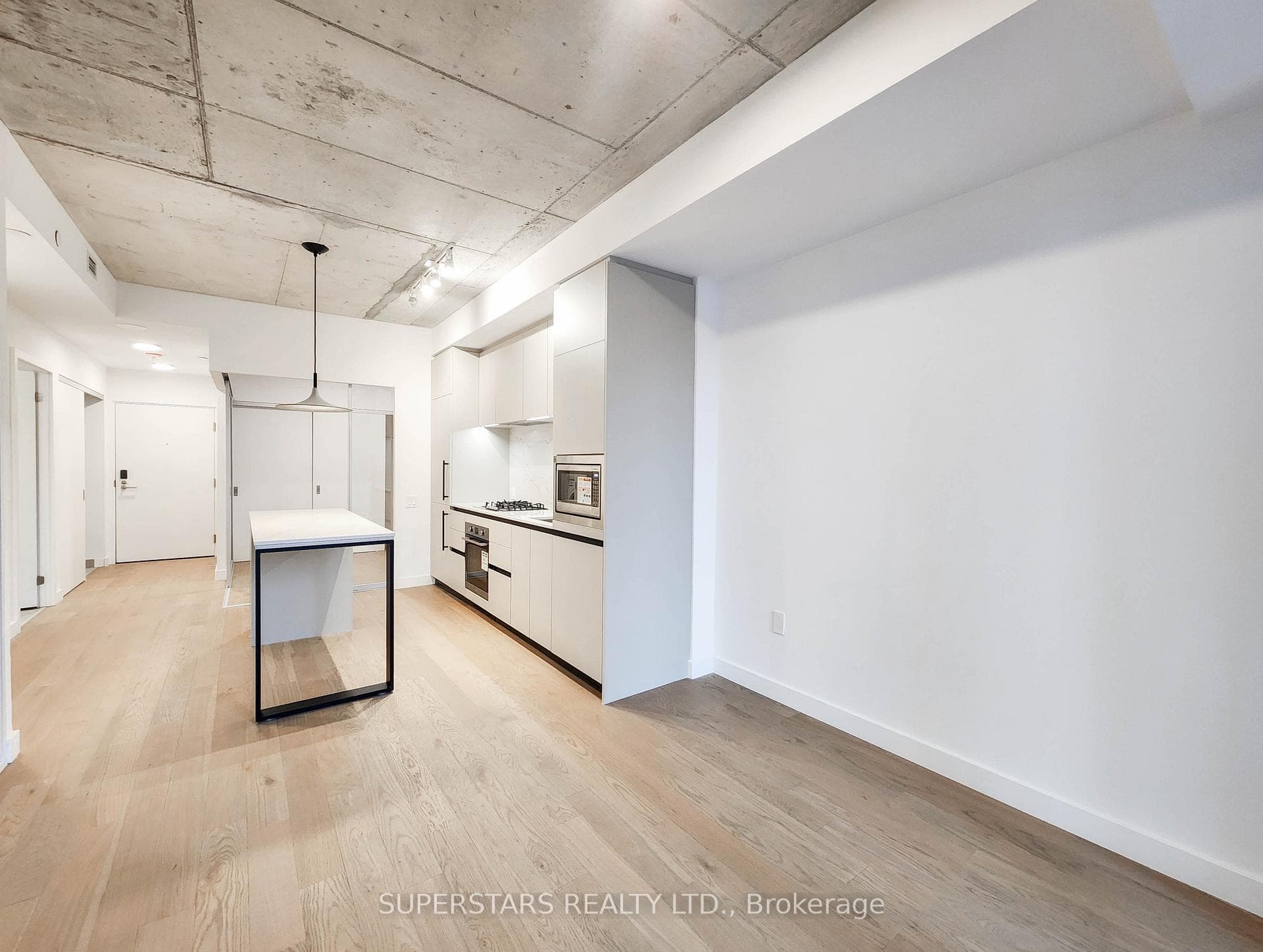 1720 Bayview Avenue Unit 203 photo 4