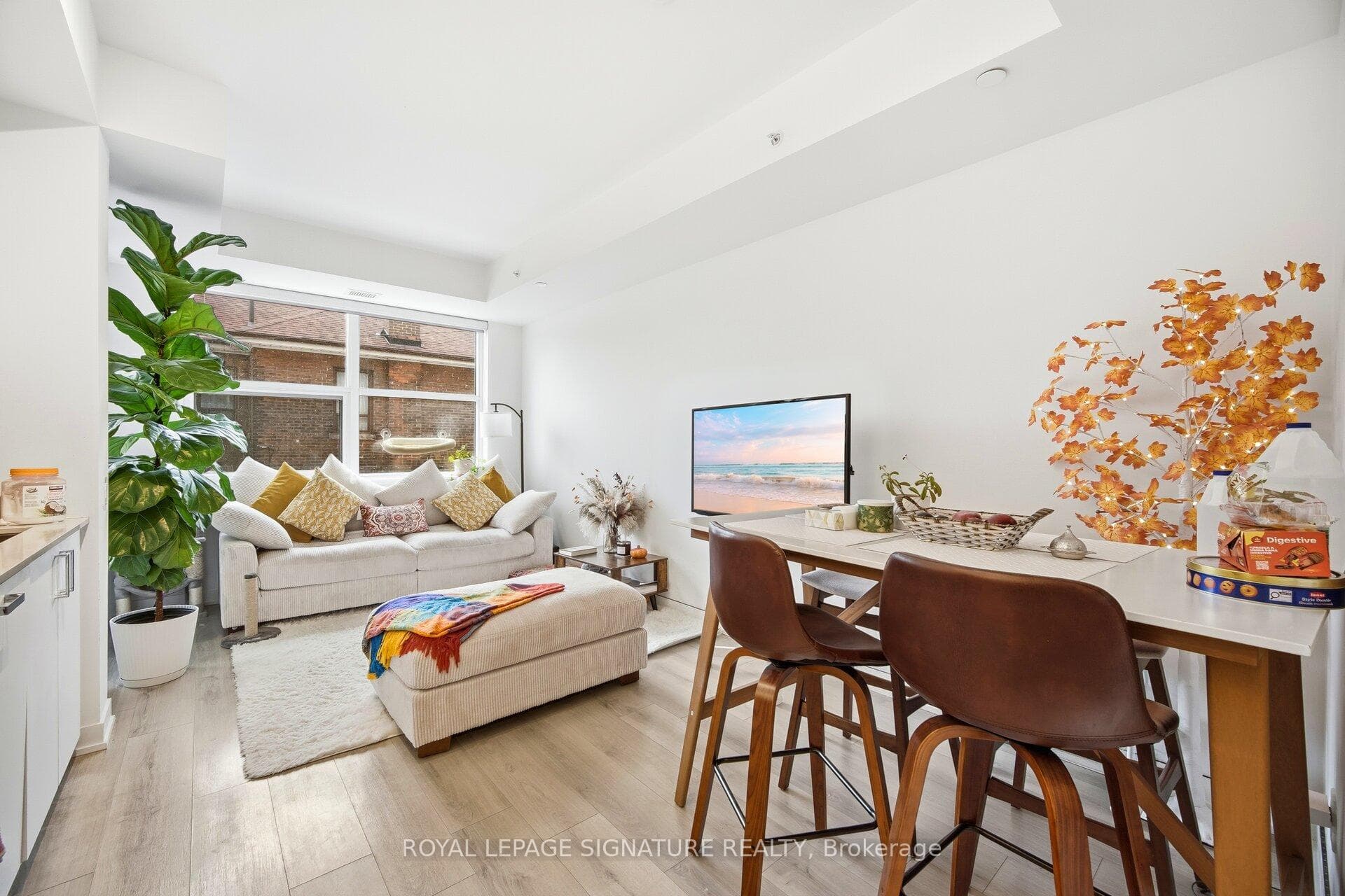 1787 St Clair Avenue Unit 208 photo 4