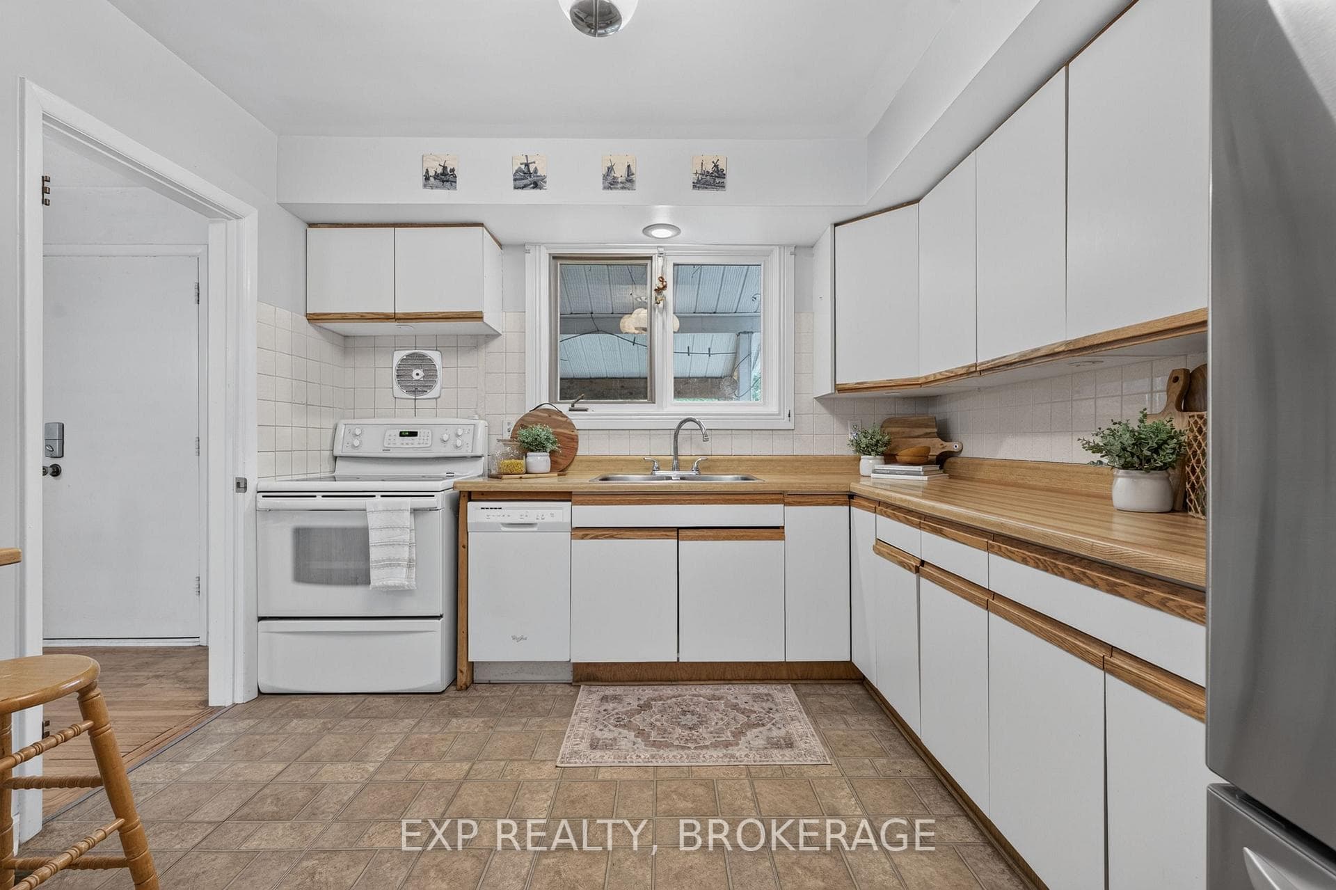 11 PEMBER Place photo 12