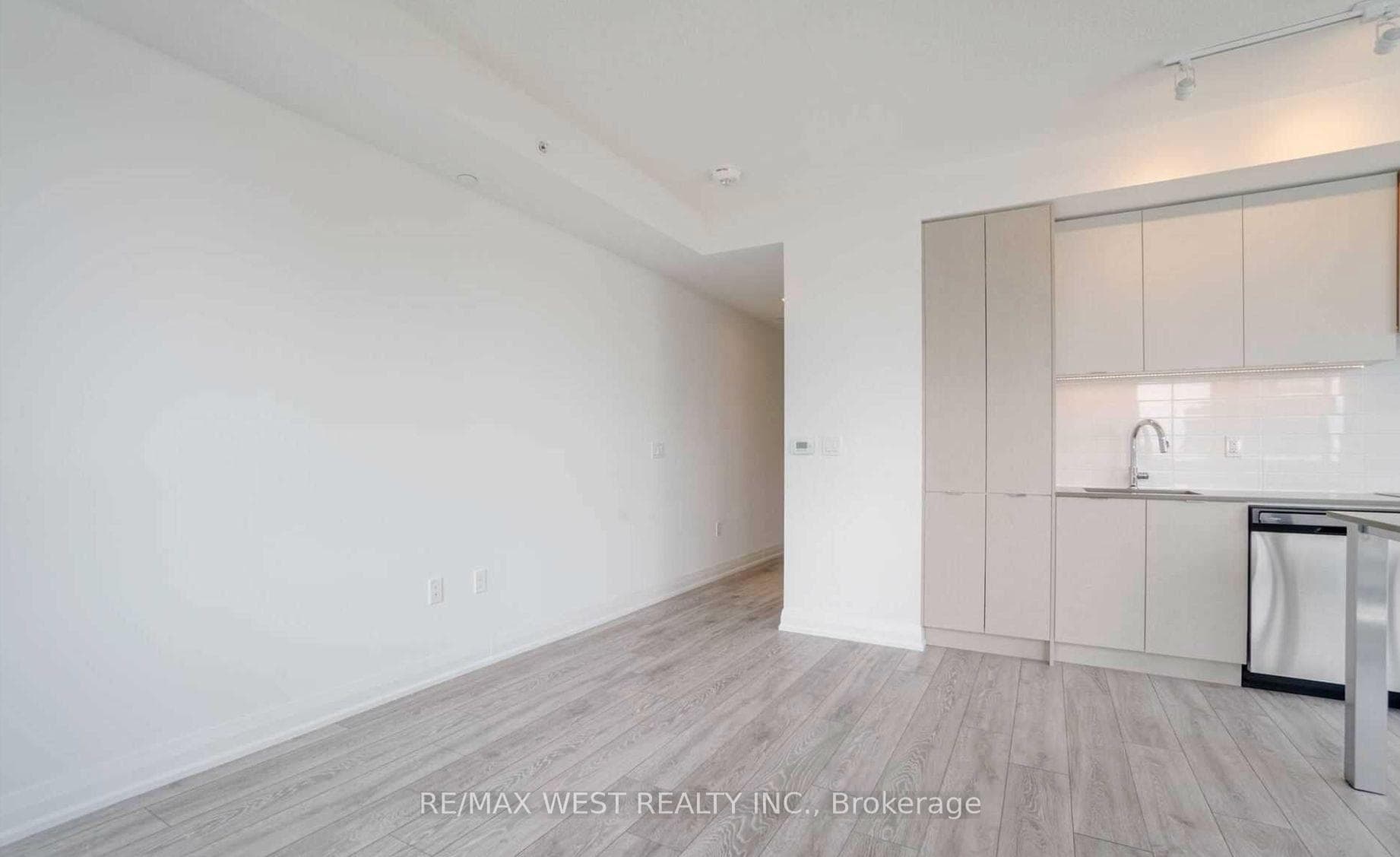 26 Gibbs Road Unit 648 photo 4