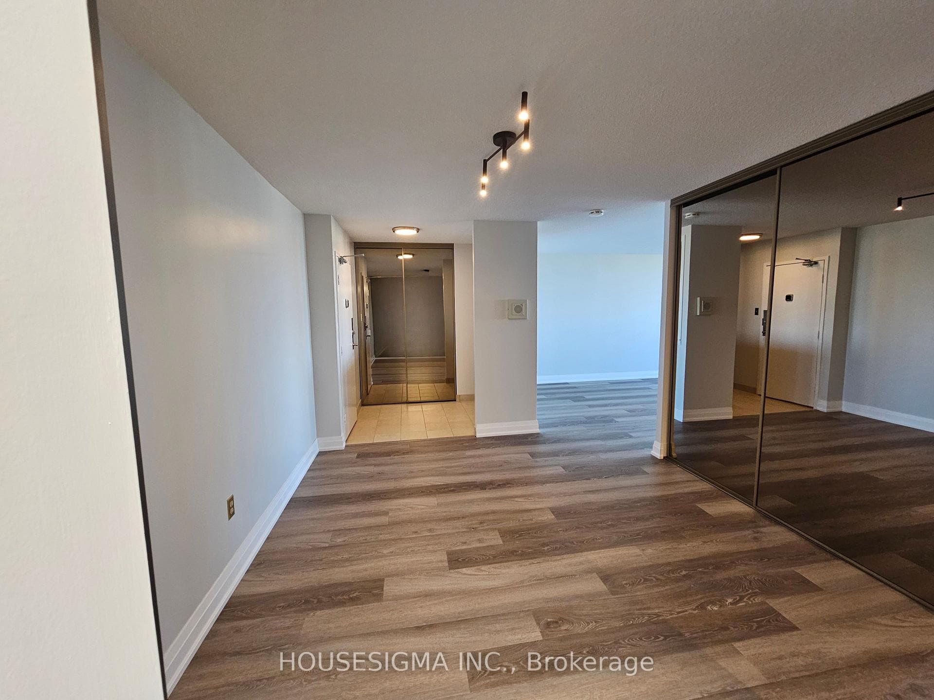 55 Huntingdale Boulevard Unit 1804 photo 3