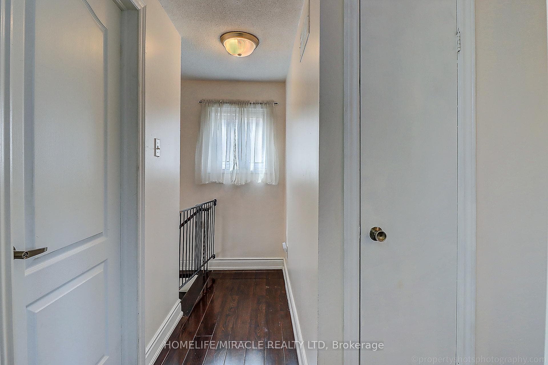114 Martindale Crescent photo 16