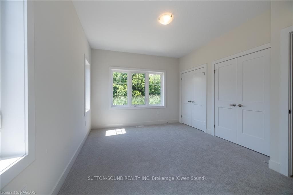 177 HAWTHORN Crescent photo 12