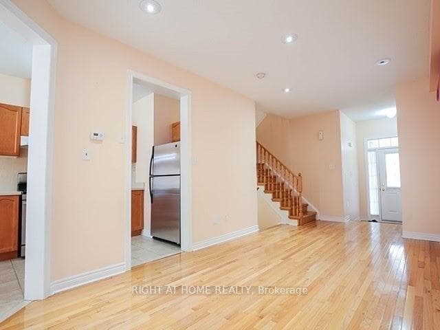 15 Nathaniel Crescent photo 3