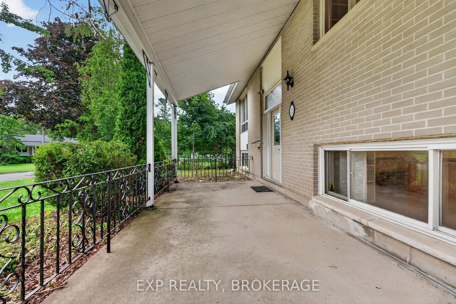 11 PEMBER Place photo 4