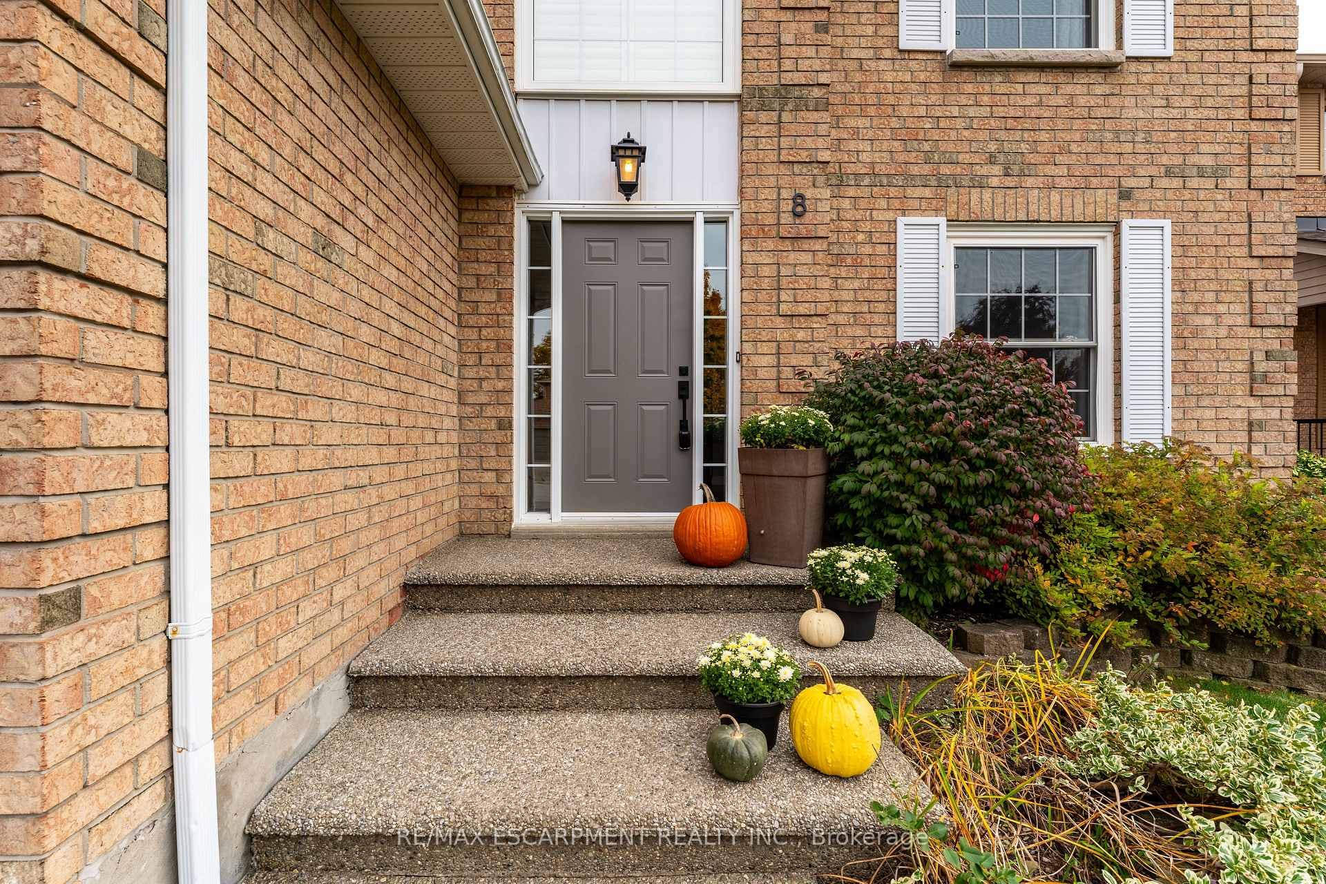 8 Karsh Crescent photo 3