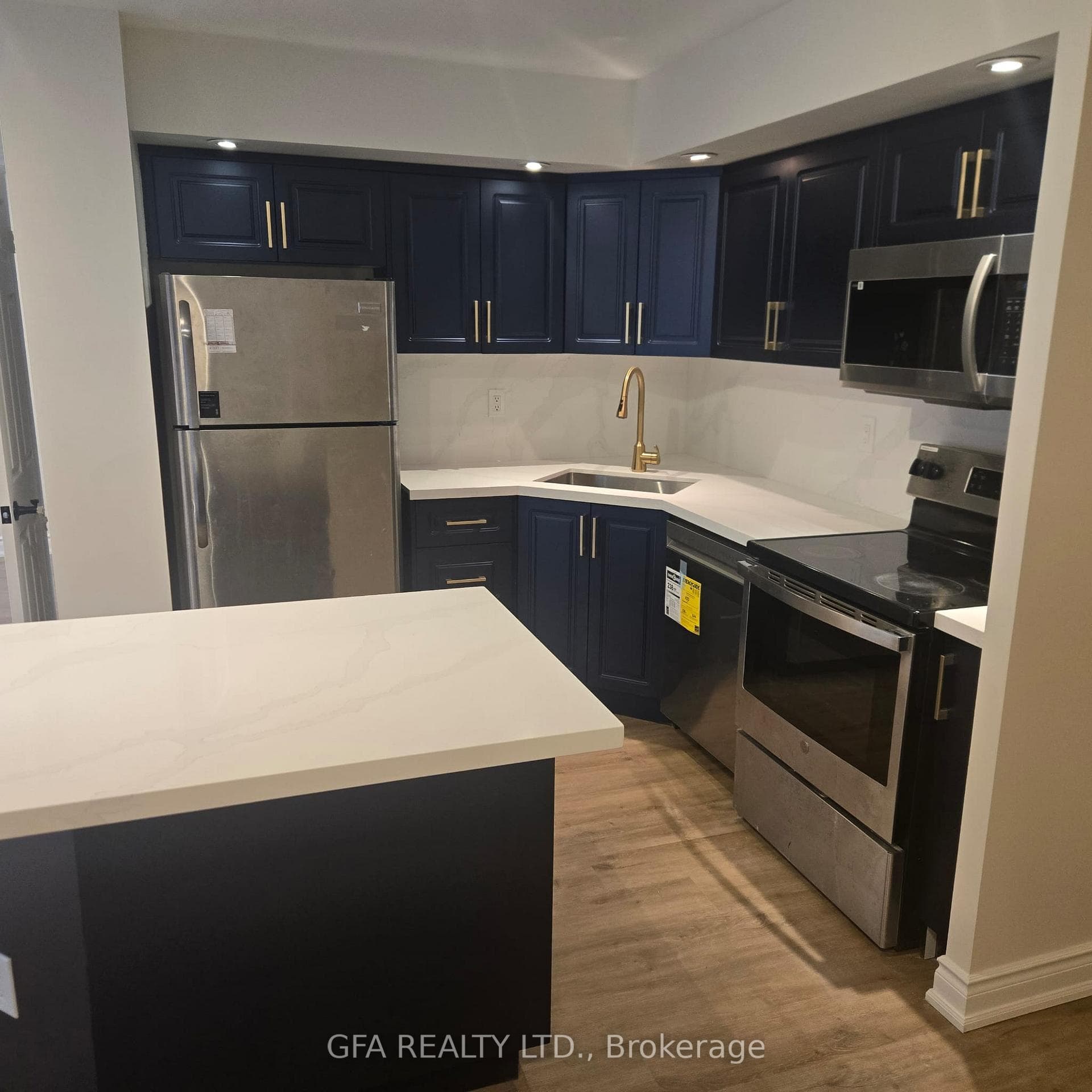 270 Wellington Street Unit 519 photo 6