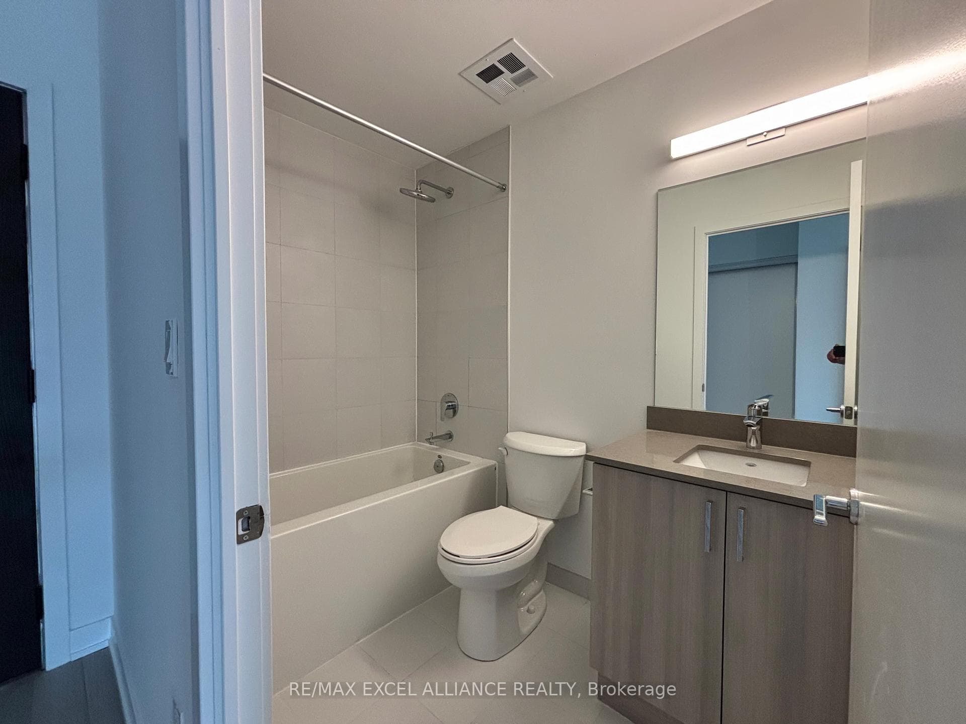 1005 Dundas Street Unit 102 photo 8