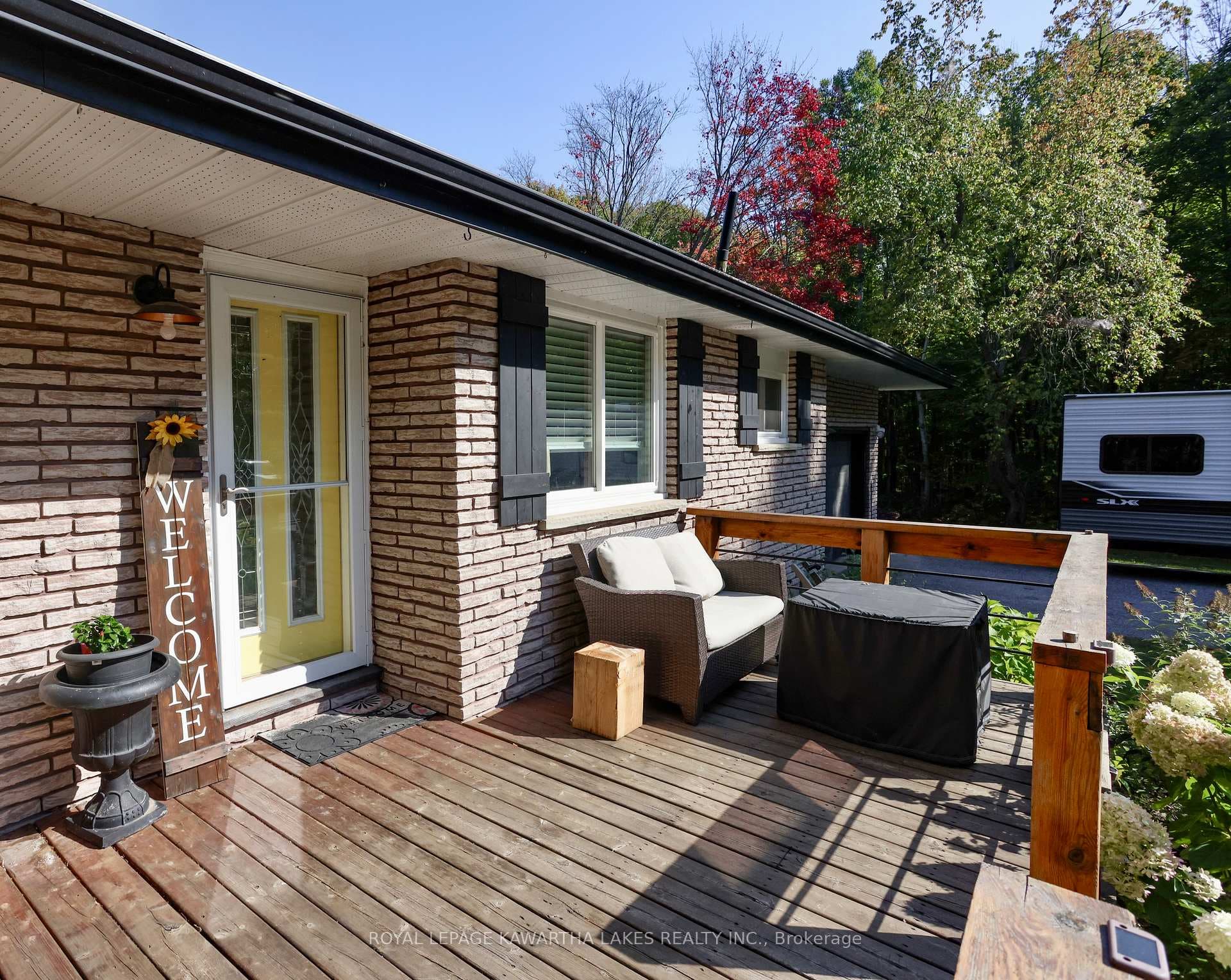 1185 Zoschke Drive photo 5
