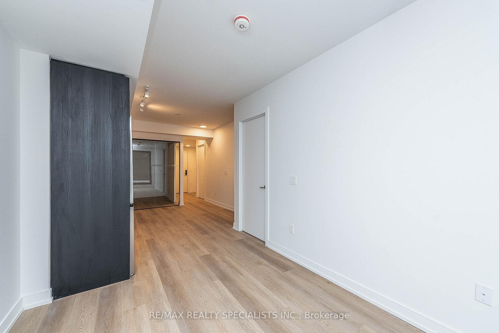 1 JARVIS Street Unit 305 photo 11