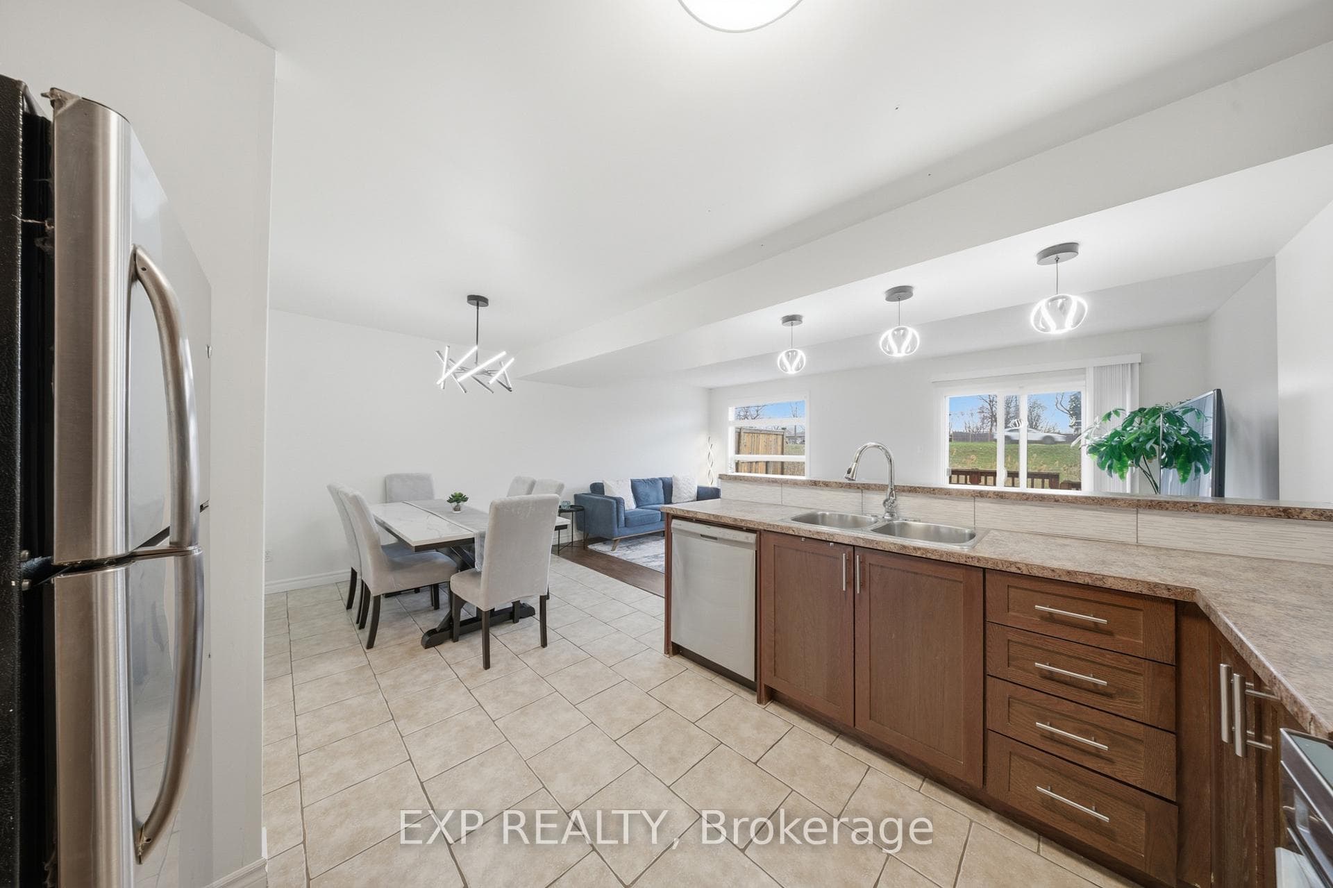35 Thames Way photo 13