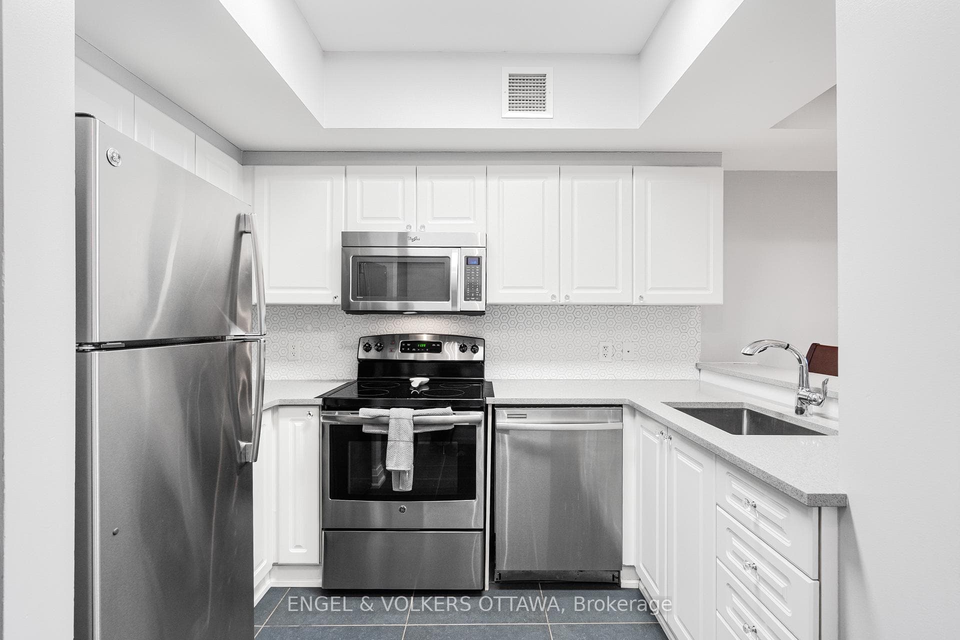 200 RIDEAU Street Unit 202 photo 8