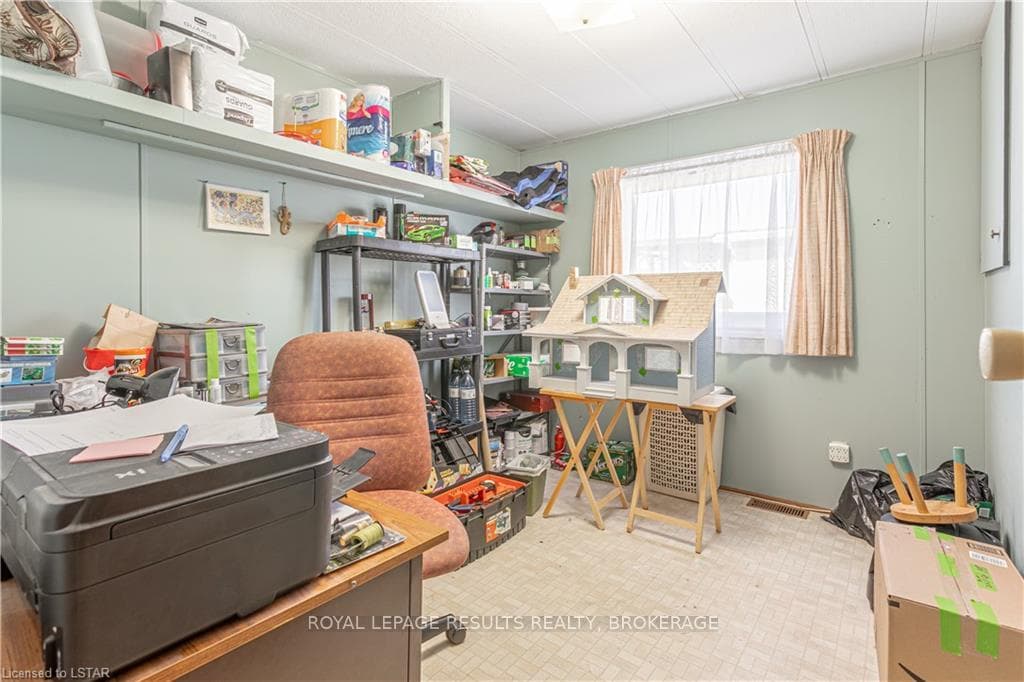 92 MAPLE Avenue photo 18