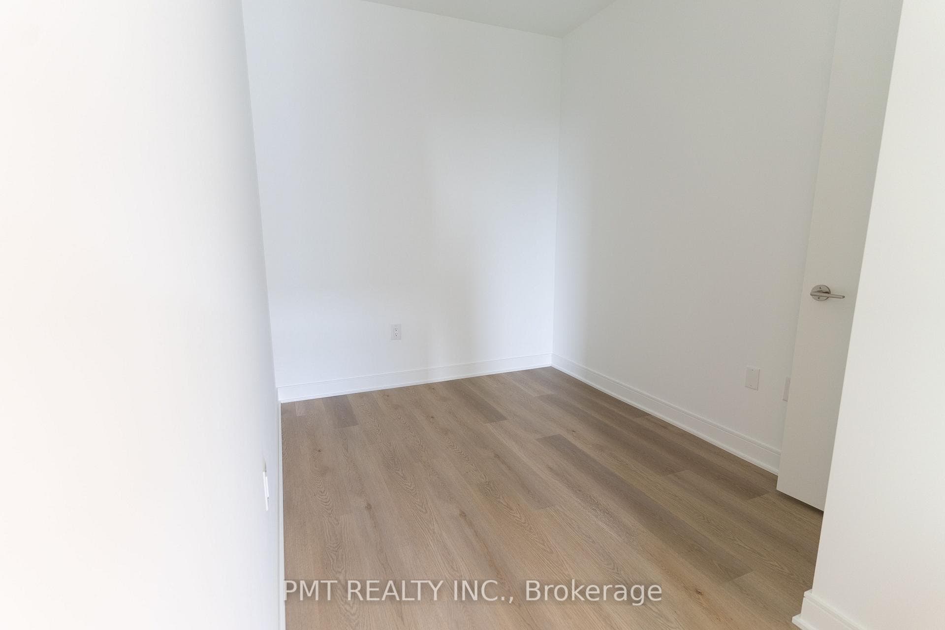 86 Dundas Street Unit 717 photo 5