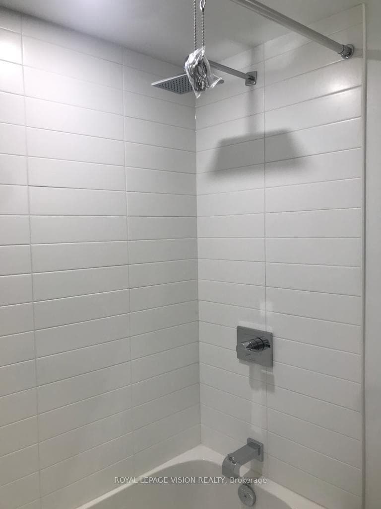 501 Yonge Street Unit 1001 photo 6