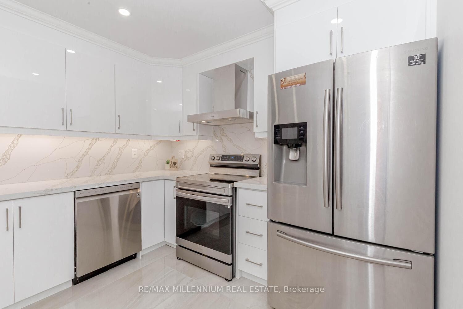 882 Brassard Circle photo 17