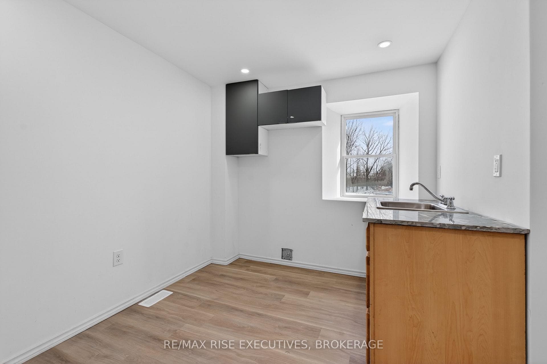 750 Moira Road photo 20
