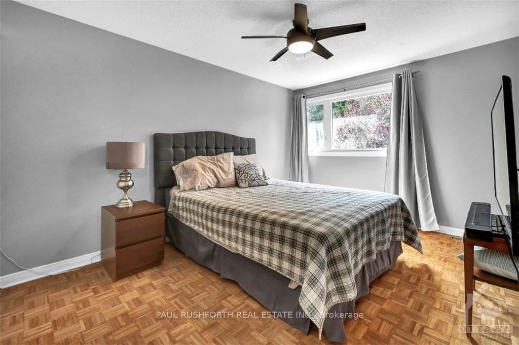 79 HOBART Crescent photo 15