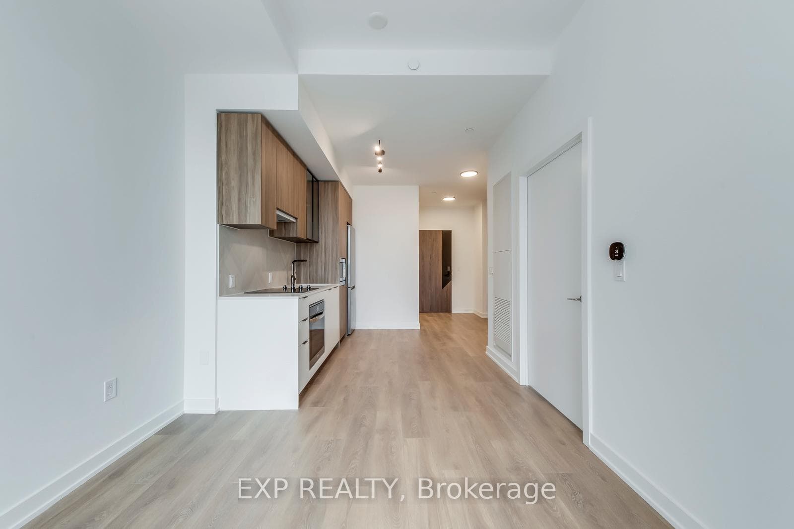 1037 The Queensway N/A Unit 608 photo 22
