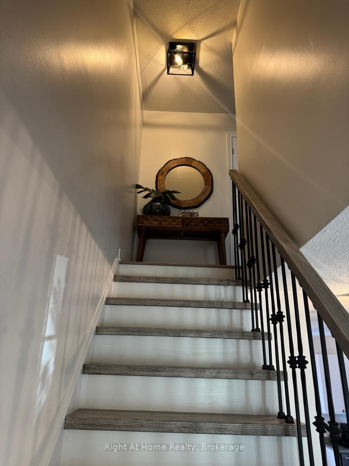 76 Easthampton Road photo 11