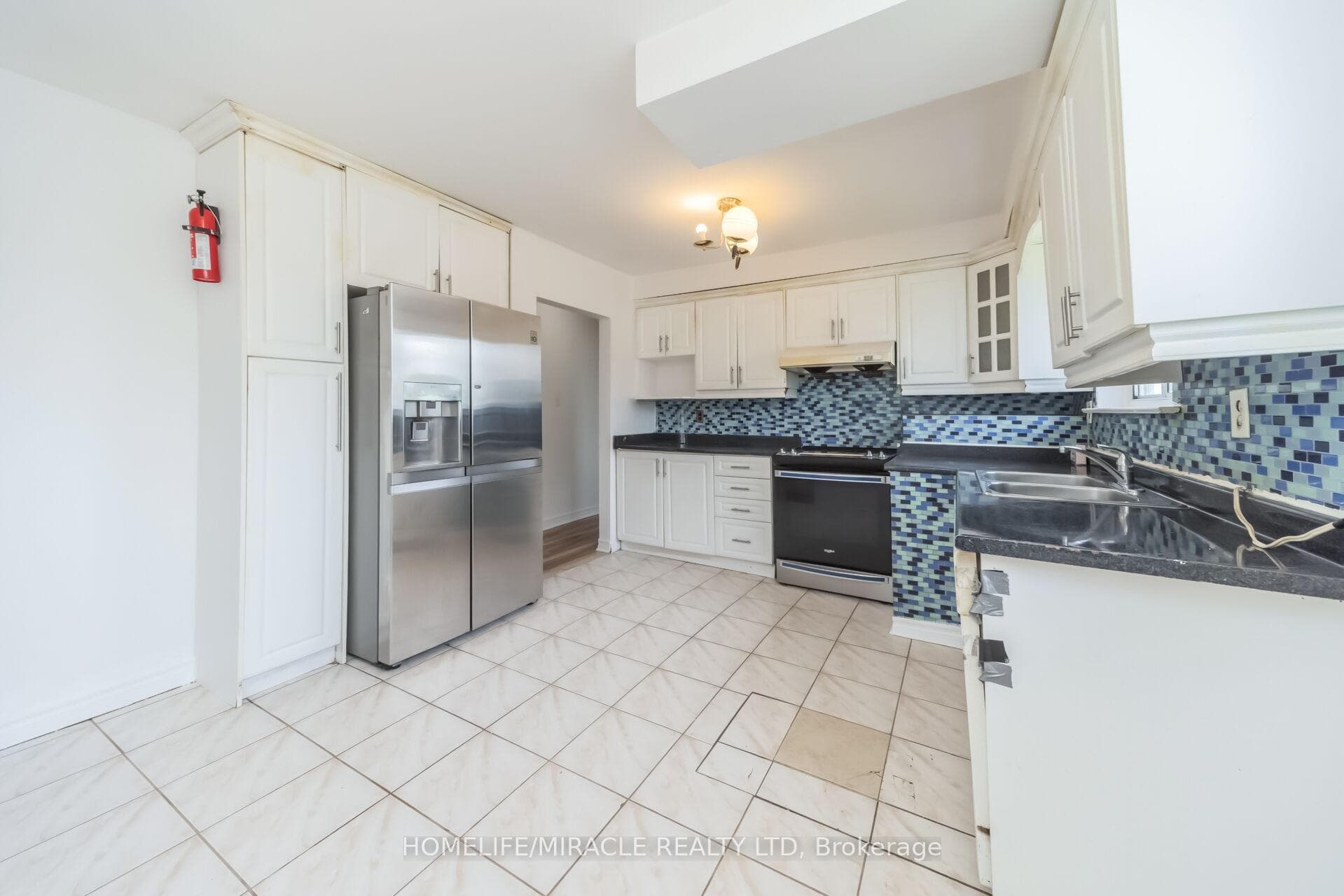 7187 Darcel Avenue photo 18
