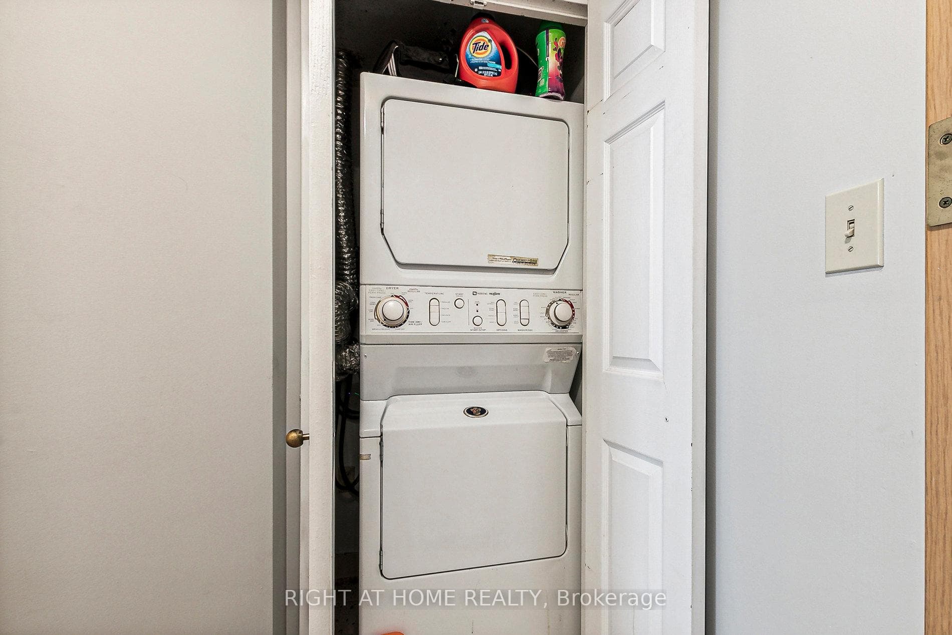 24 Wellesley Street Unit 906 photo 27