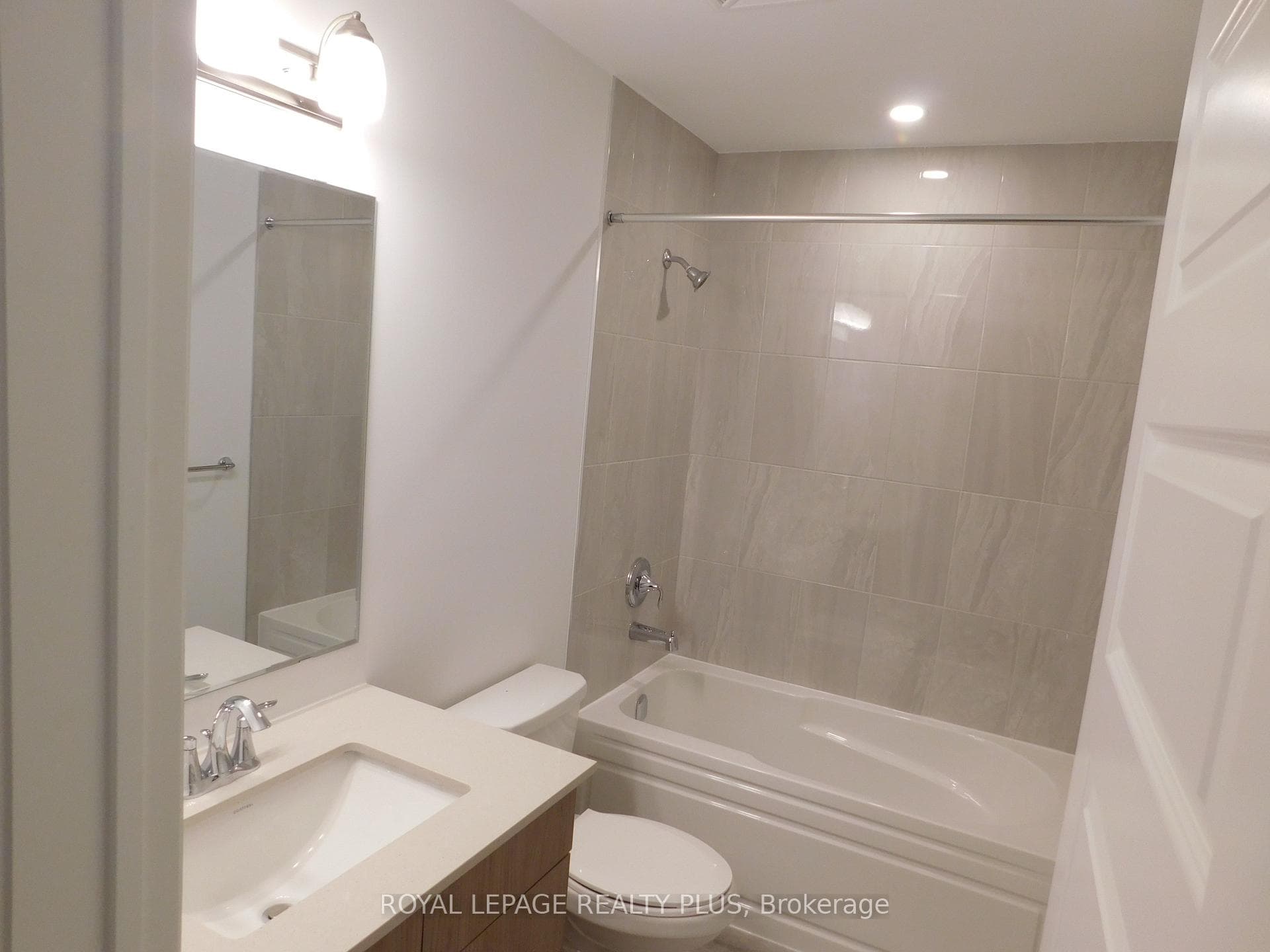 490 Gordon Krantz Avenue Unit 203 photo 20