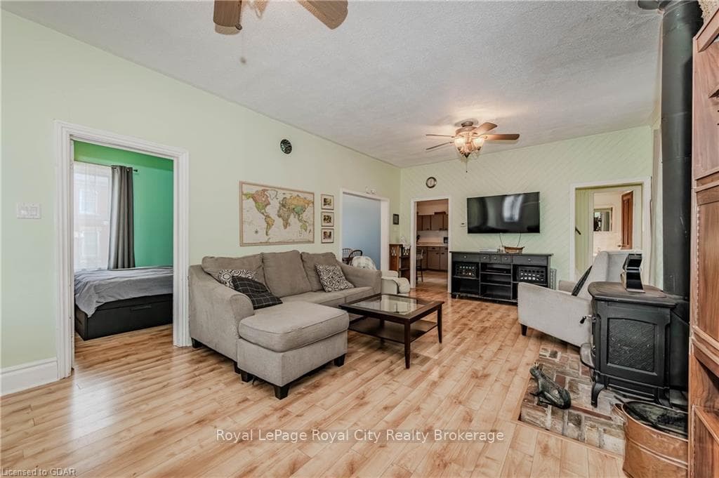 435 YORK Road photo 6