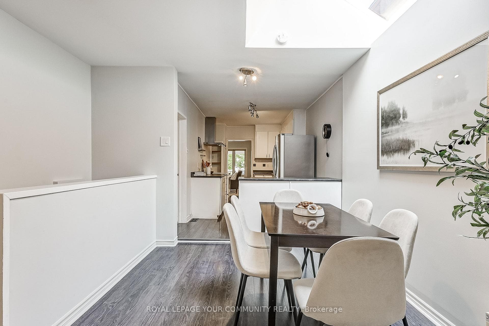 195 Woodmount Avenue photo 12