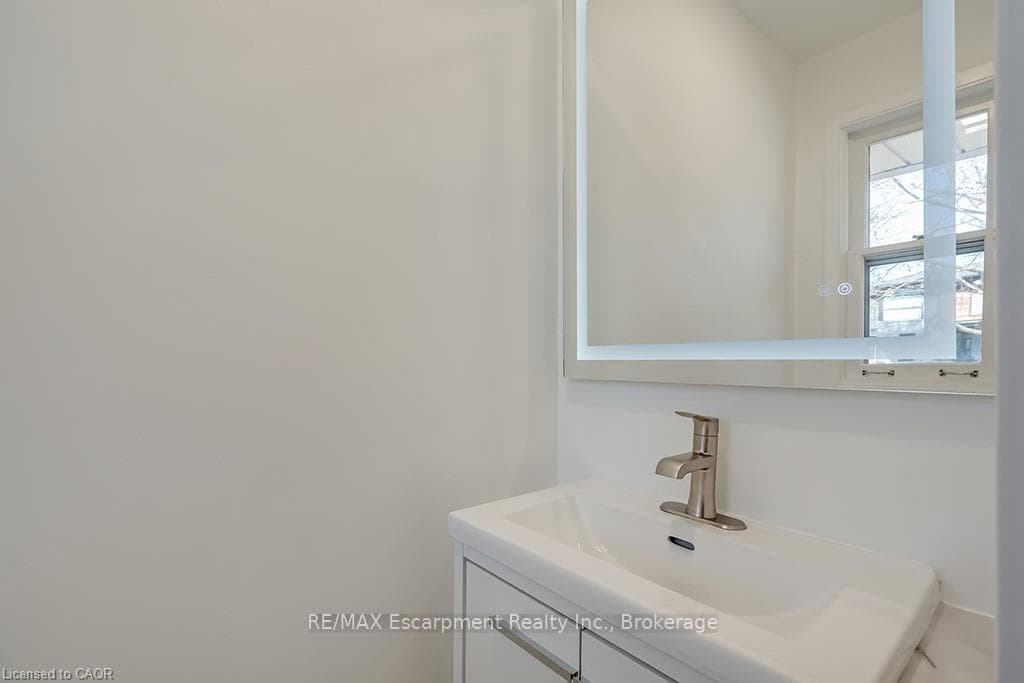 2063 Glenforest Crescent photo 19