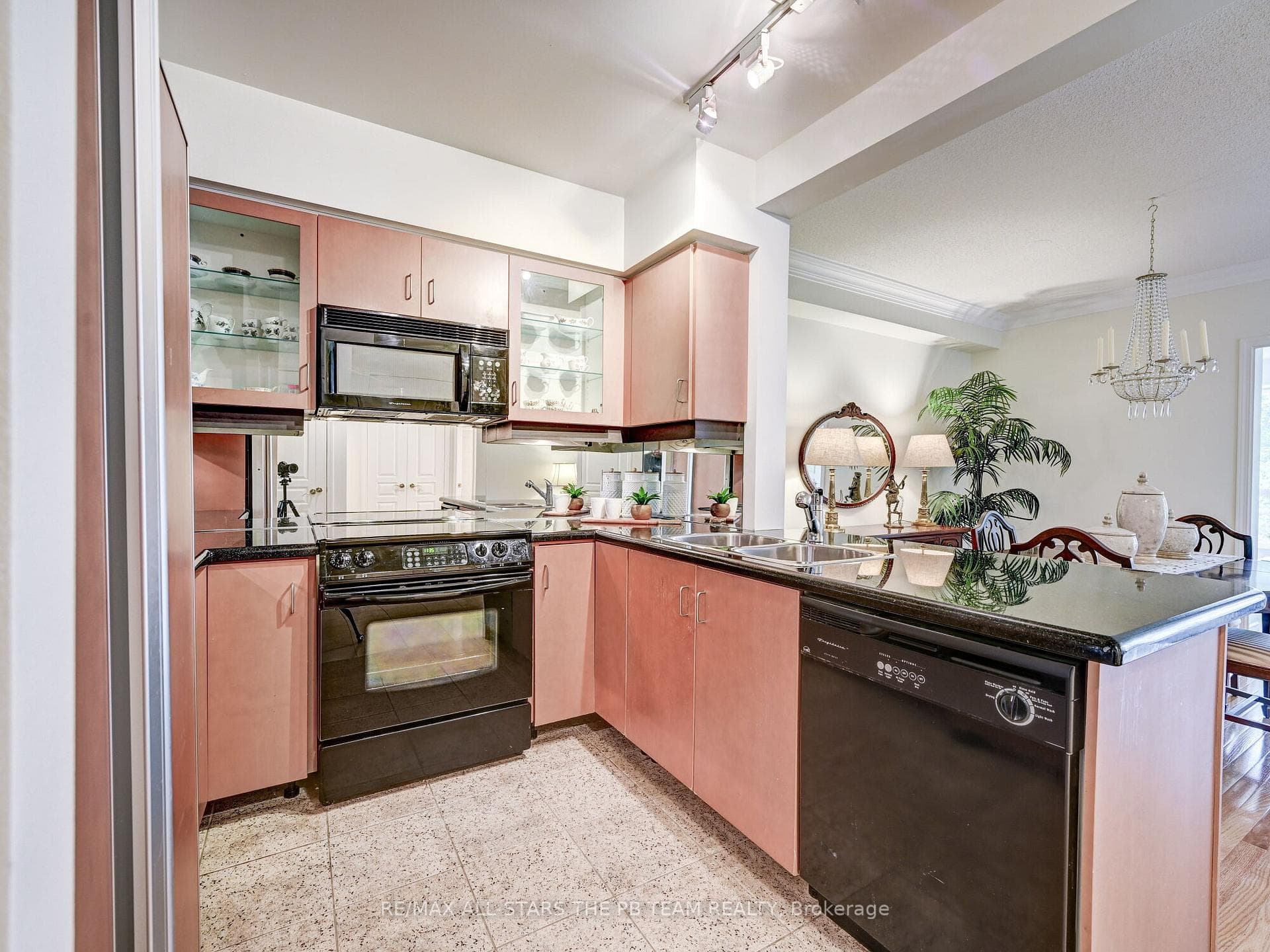 10 Delisle Avenue Unit 208 photo 15