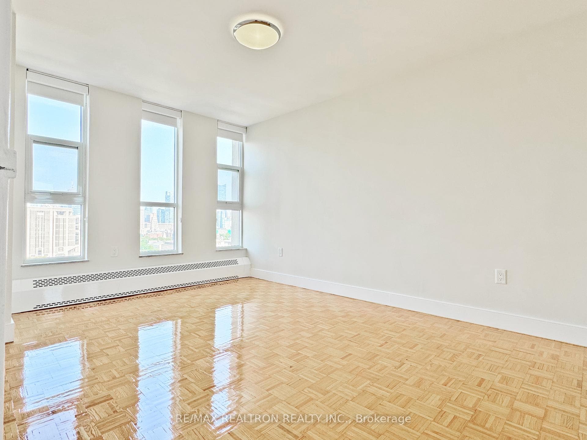 666 Spadina Avenue Unit 810 photo 5
