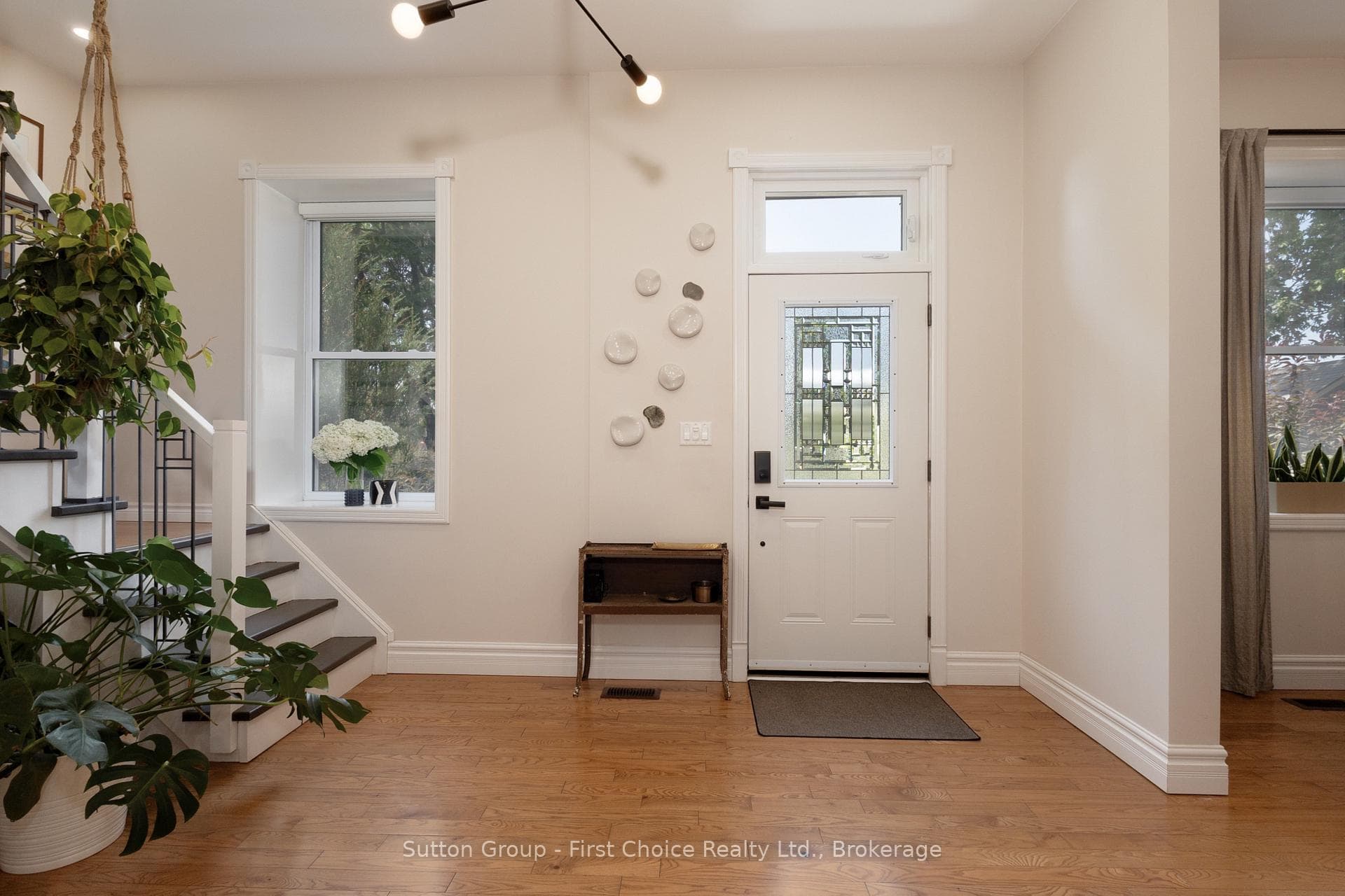 293 Wellington Street photo 5
