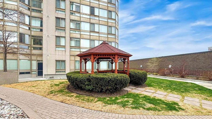 3233 Eglinton Avenue Unit 402 photo 31