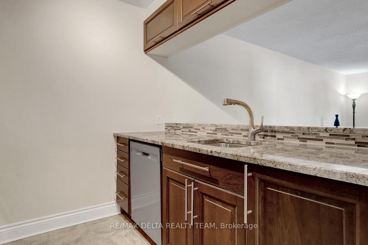 1099 Cadboro Road Unit 107 photo 14