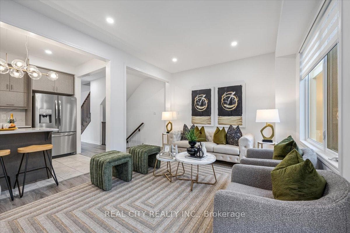 126 Huguenot Road photo 13