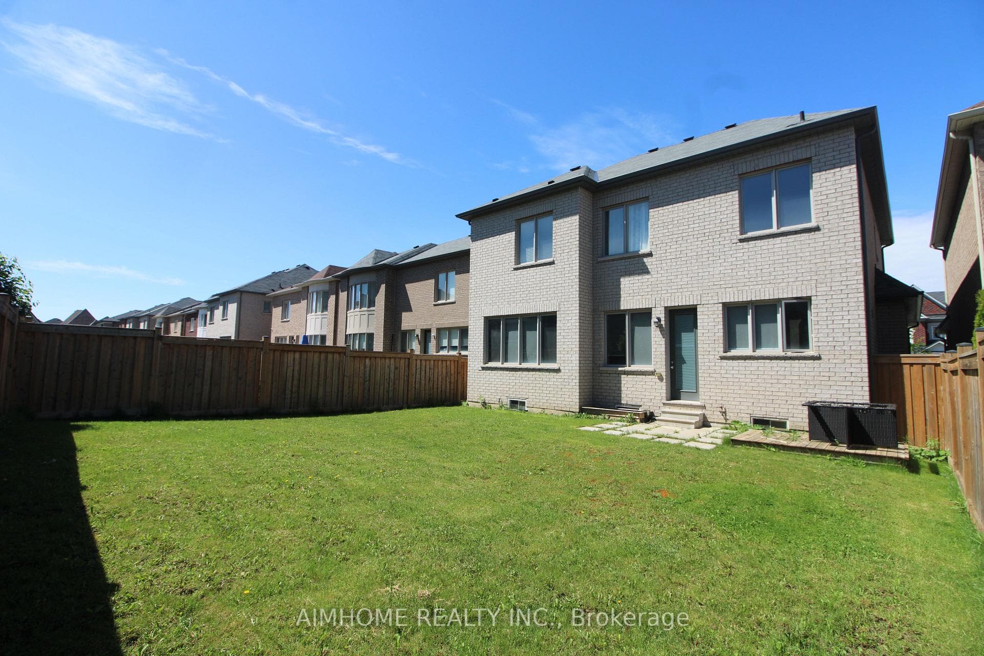 39 Scrivener Drive photo 26