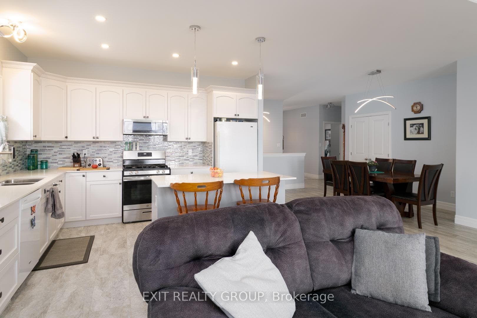 16 Matheos Crescent photo 6