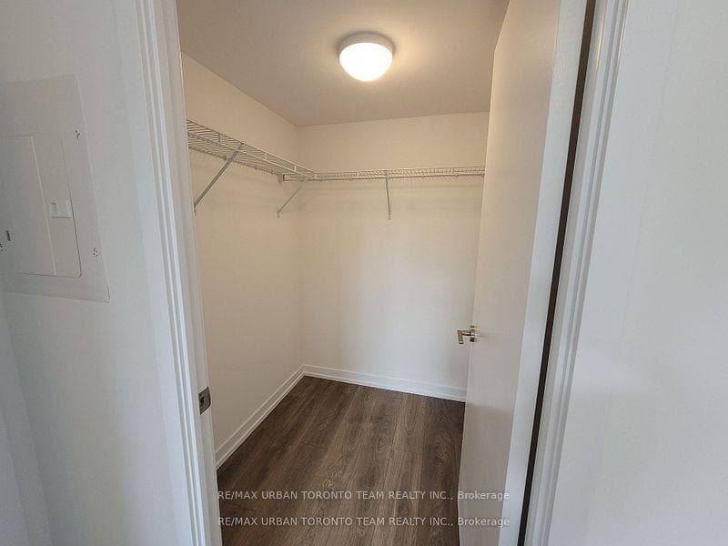 219 Dundas Street Unit 605 photo 10