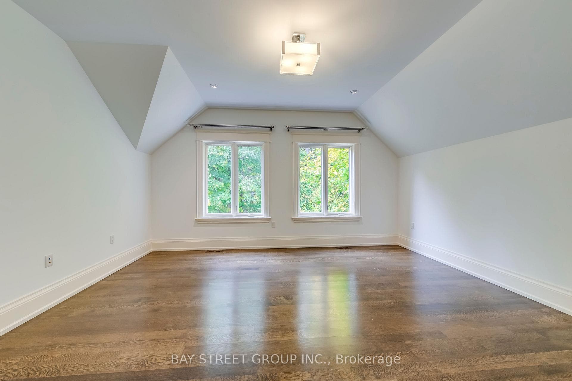 1031 Lakeshore Road photo 23