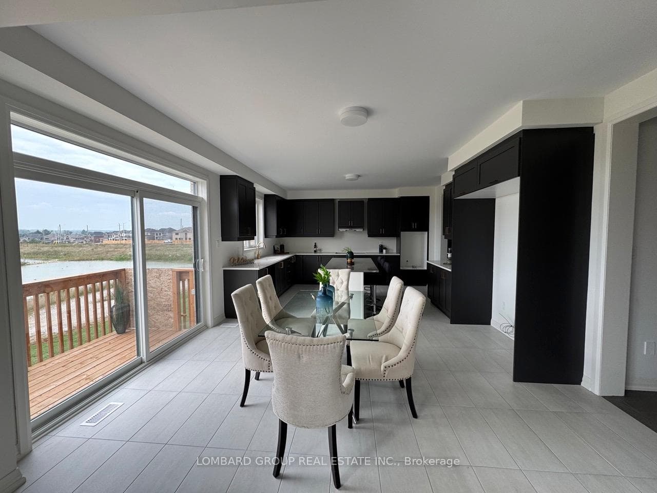 16 Bellflower Crescent photo 6