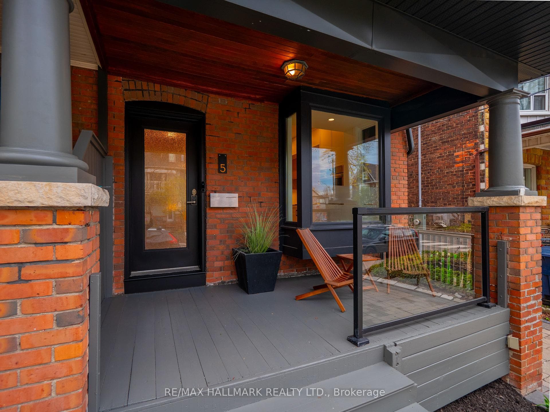 5 Ravina Crescent photo 2