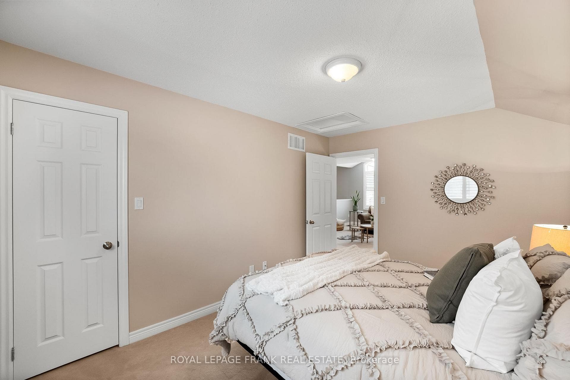 110 Piper Crescent photo 30