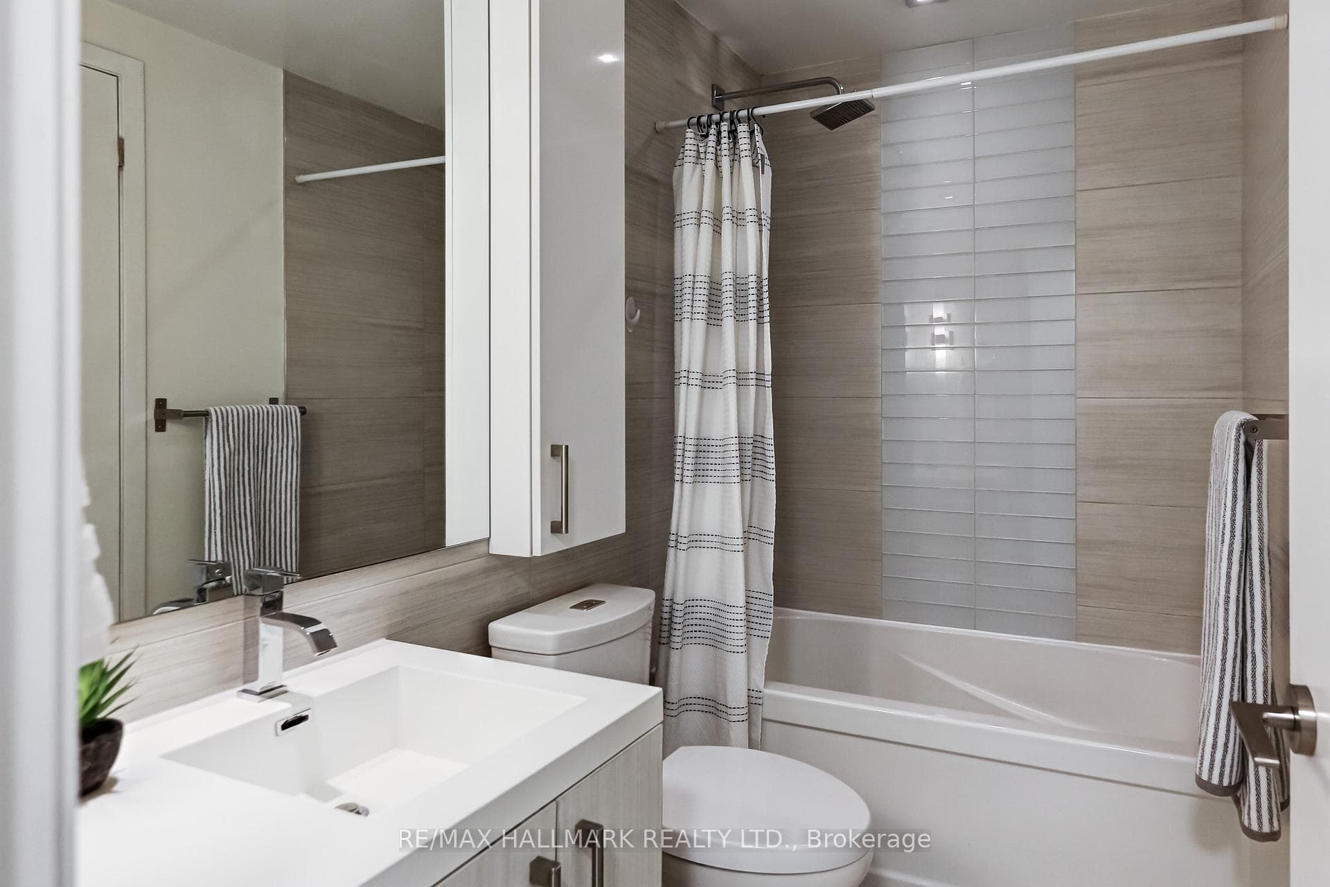 39 Sherbourne Street Unit 307 photo 24
