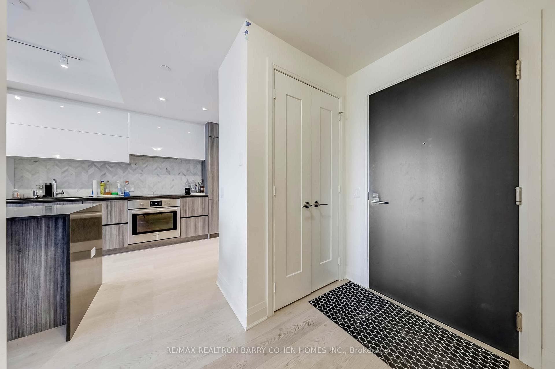 151 Avenue Road Unit 605 photo 25