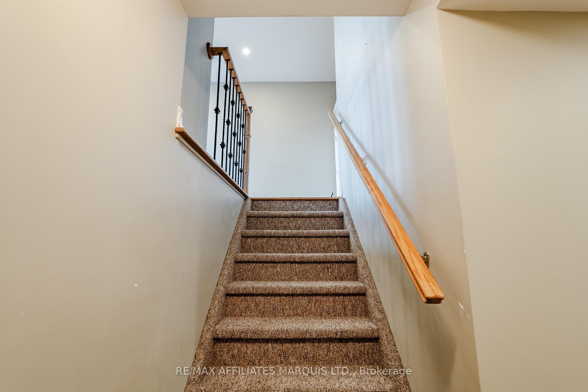660 Hamilton Crescent photo 26
